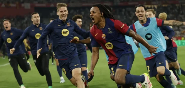 برشلونة يجهّز عقدًا جديدًا لجوليس كوندي مكافأة على تألقه