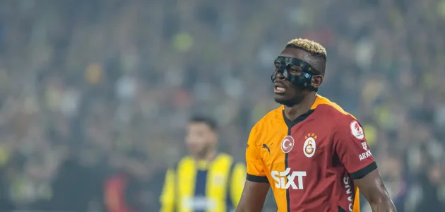 أوسيمين يكسر الصمت بشأن مفاوضات الهلال.. وتركيزه الآن “على الإجازة”